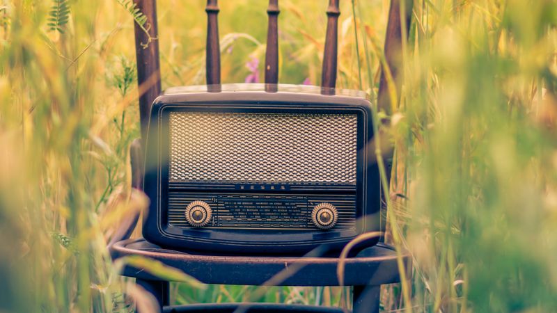 radio, chair, grass, blur, 4k