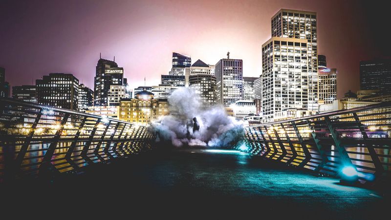 smoke, city, man, night, building, bridge, 4k