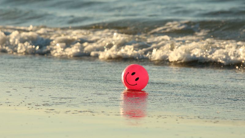 balloon, smiley, smile, sea, water, surf, 4k