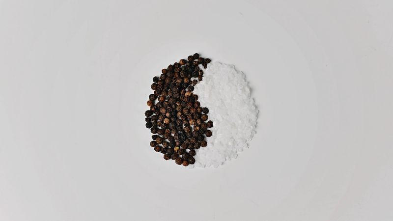 yin and yang, salt, pepper, minimalism, 4k