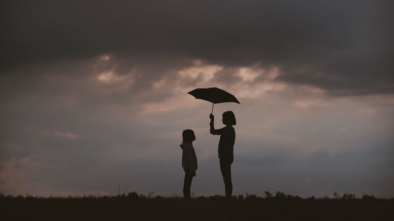 mother, child, care, umbrella, silhouettes, sky, 4k
