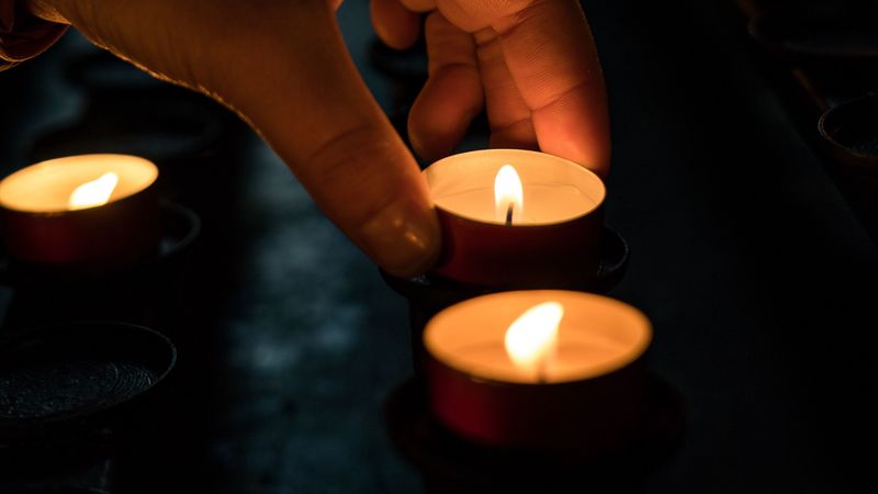 candles, hand, dark, 4k