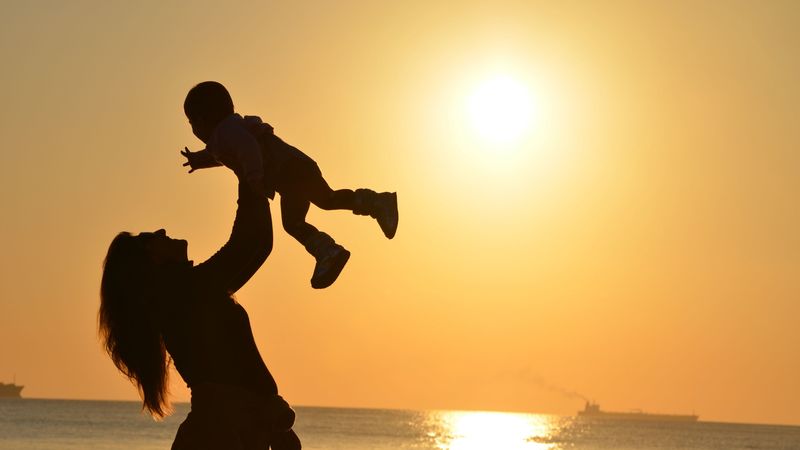 mother, child, silhouettes, motherhood, family, sunset, horizon, 4k