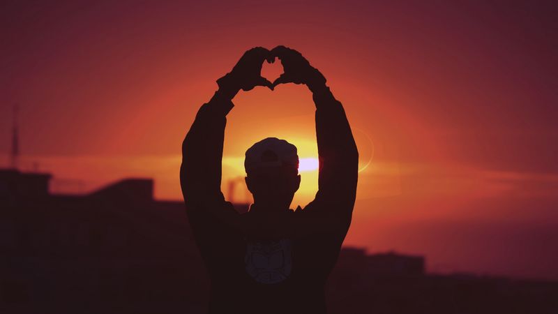 man, silhouette, heart, sunset, hands, 4k