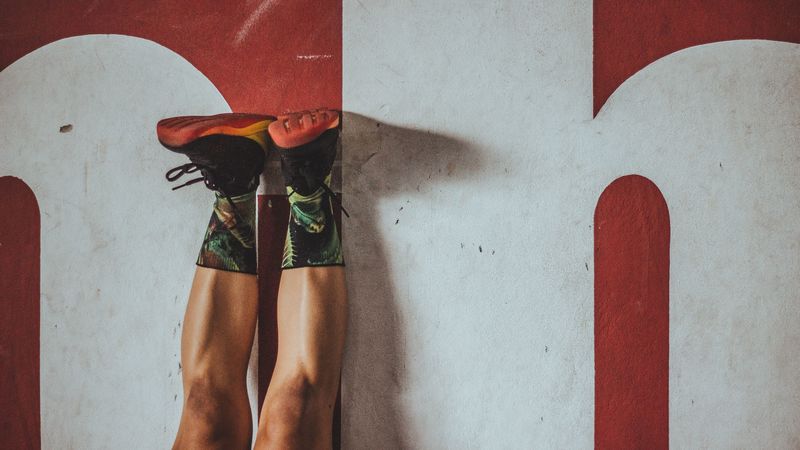 feet, sneakers, sports, wall, 4k