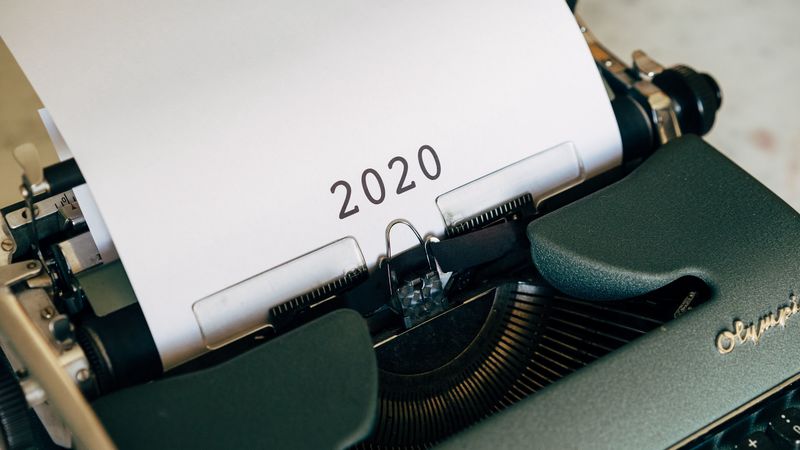 typewriter, 2020, inscription, 4k