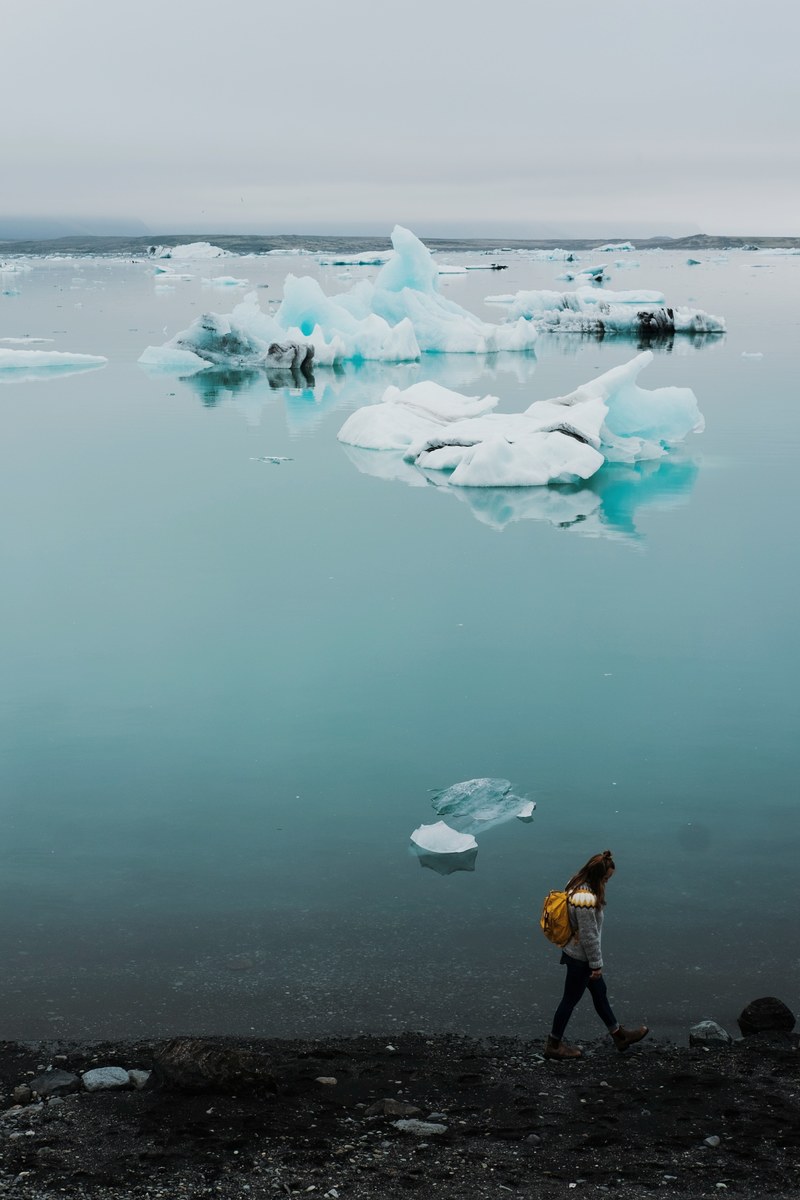 walk a cold shore 4k