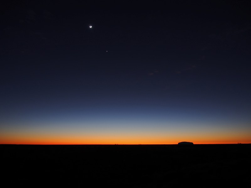 uluru silhouetted against the moon with a lone star during twilight, moon stars twilight uluru 4k