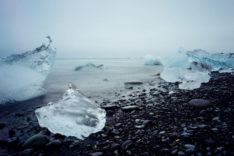 ice on the black pebble beach at jkulsrln iceberg lagoon, ice on black beach 4k
