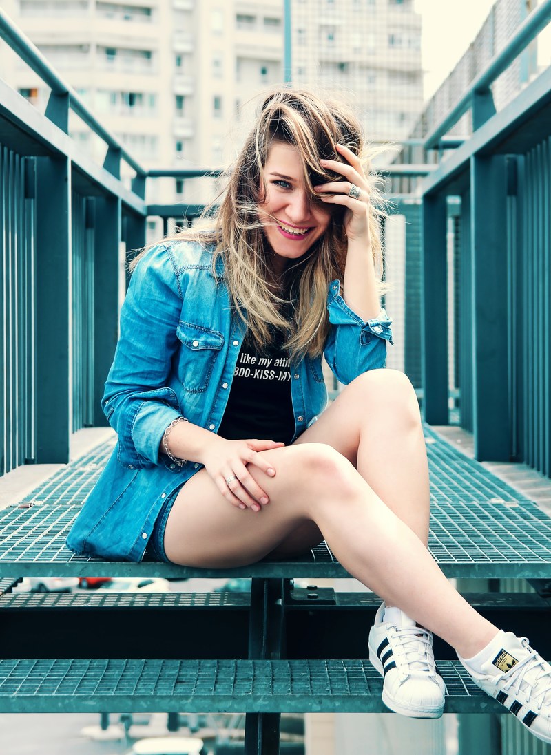 fashion girl with the smile 4k