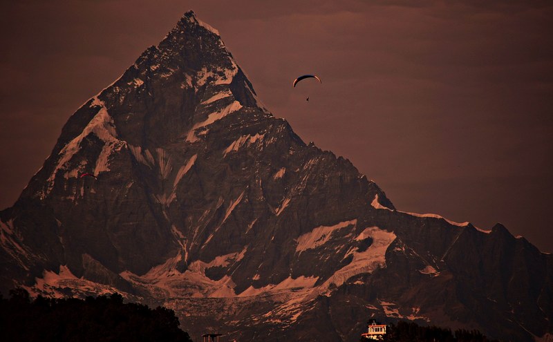paragliding across the icy mountain peak as an extreme sport, mountain paragliding as a sport 4k