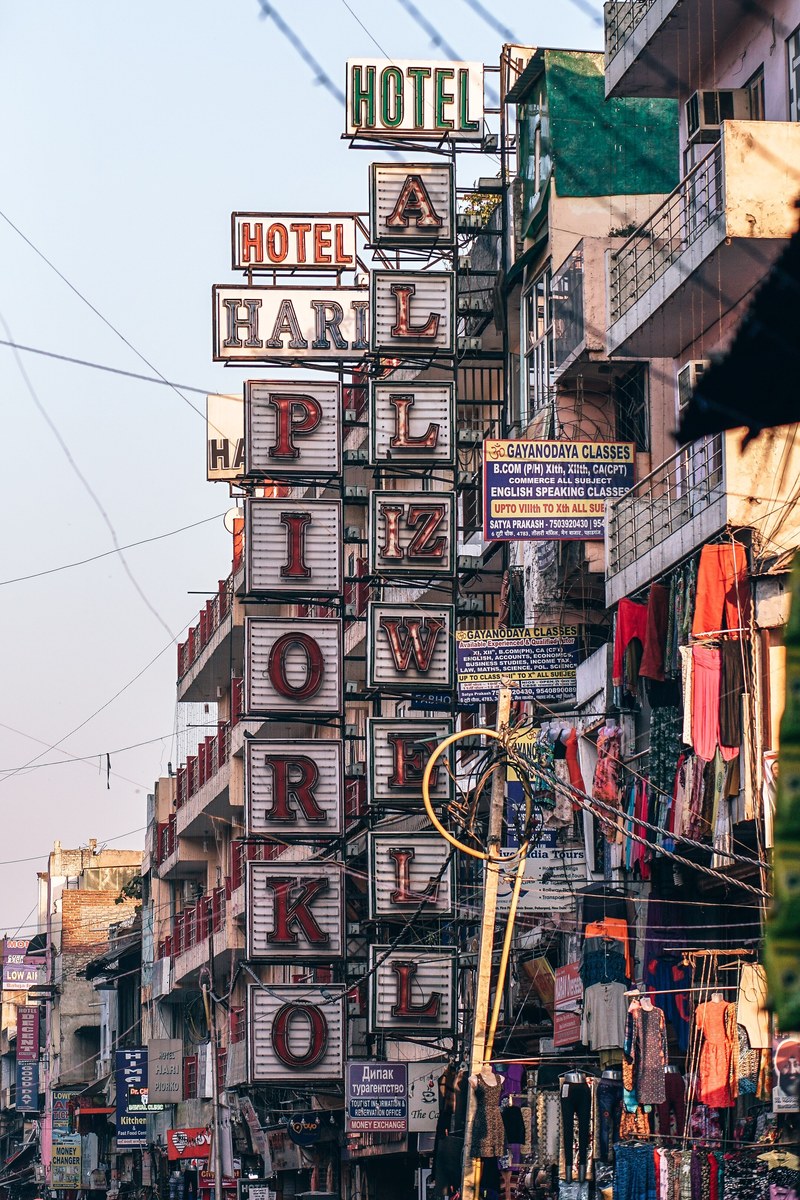 the most famous market district of delhi 4k
