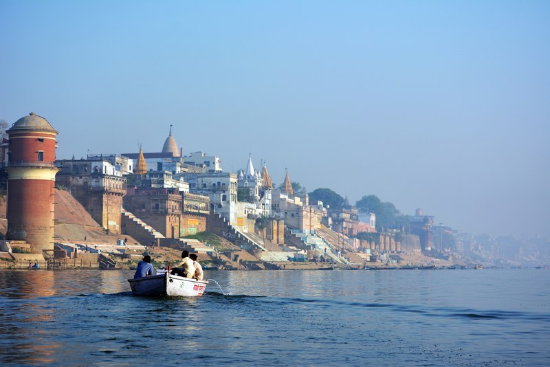 assi ghat person indium and varanasi 4k