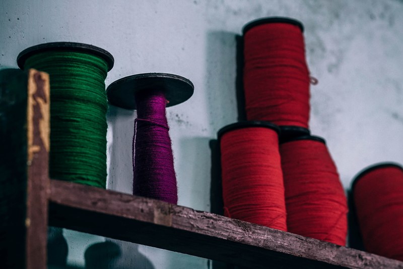 shelves with threads 4k
