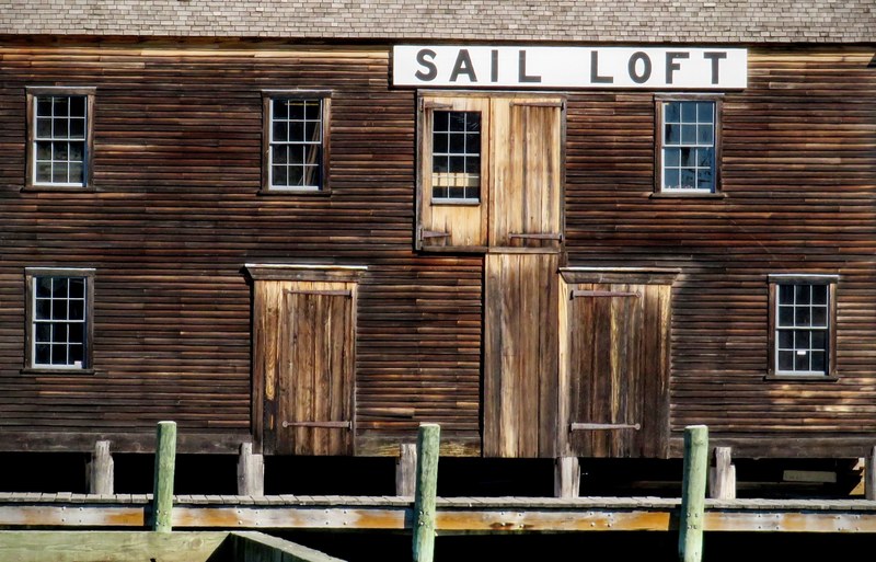 horizontal line window and harbour 4k
