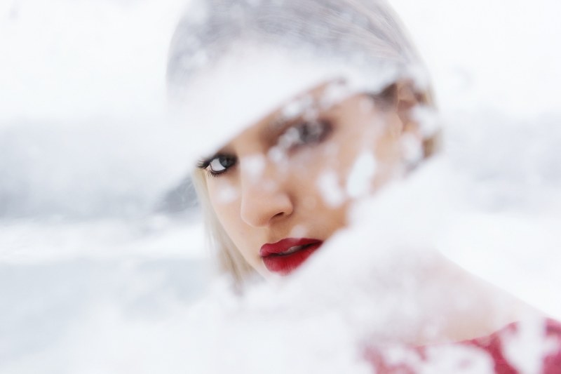 its too cold outside for angels to fly 4k