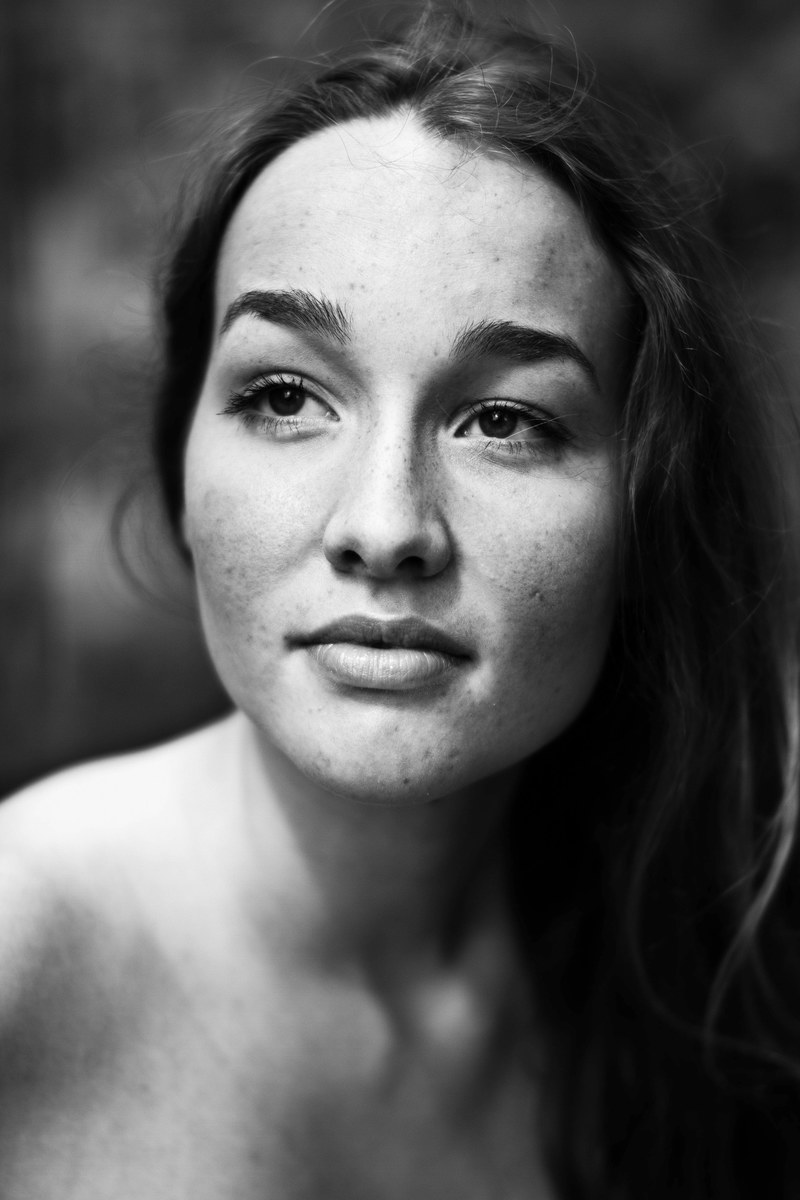 the face of a happy woman, _forest dream 4k