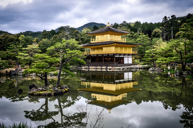 lake tree japan and house 4k