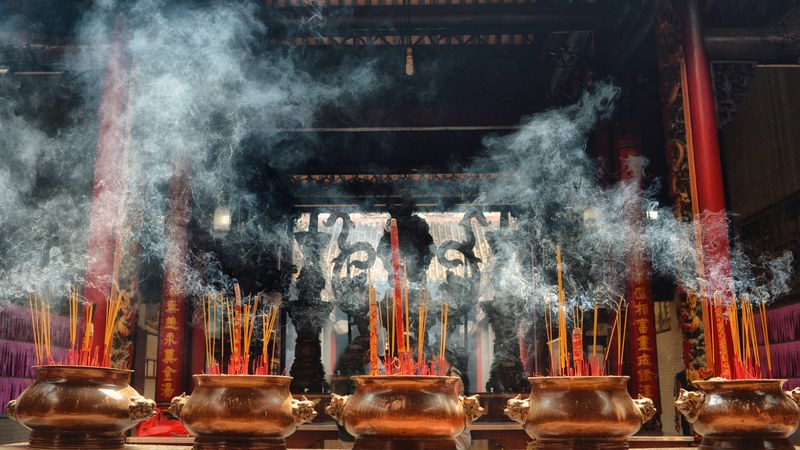 incense temple smoke and prayer 4k