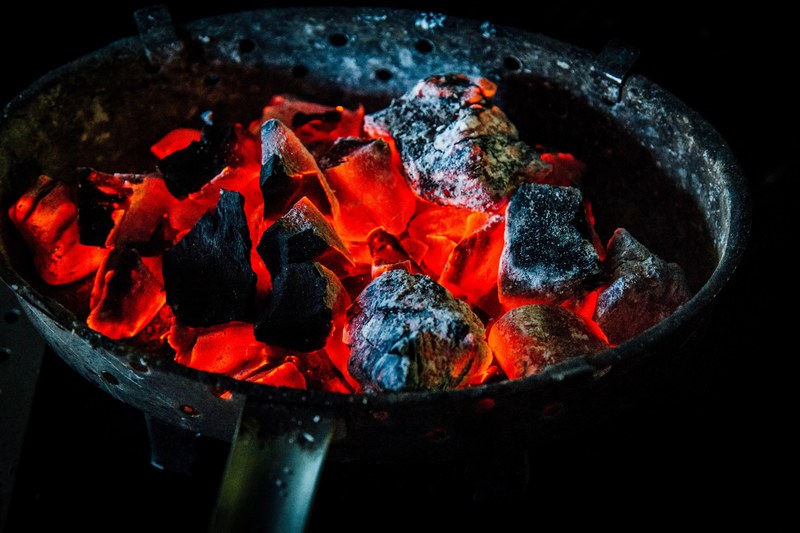 charcoal ready for the grill 4k