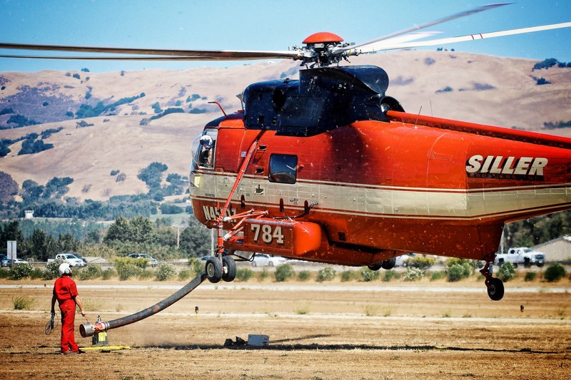 helicopter fuel chopper and firefighter 4k
