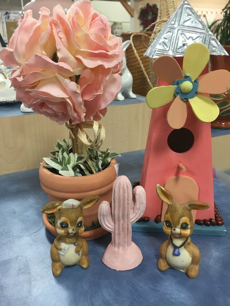 thrift store souvenir and knick knack hd, 4k