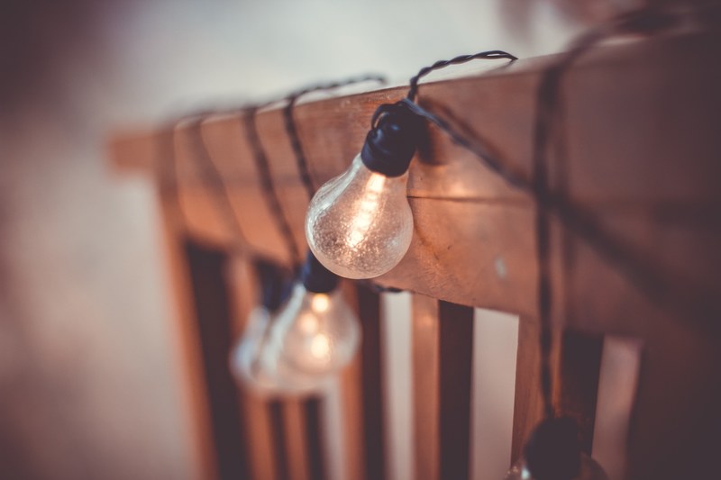 lightbulbs wrapped around a headboard in montague, montague light bulbs 4k