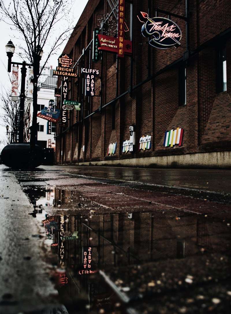 street puddle puddle reflection and business sign hd, 4k