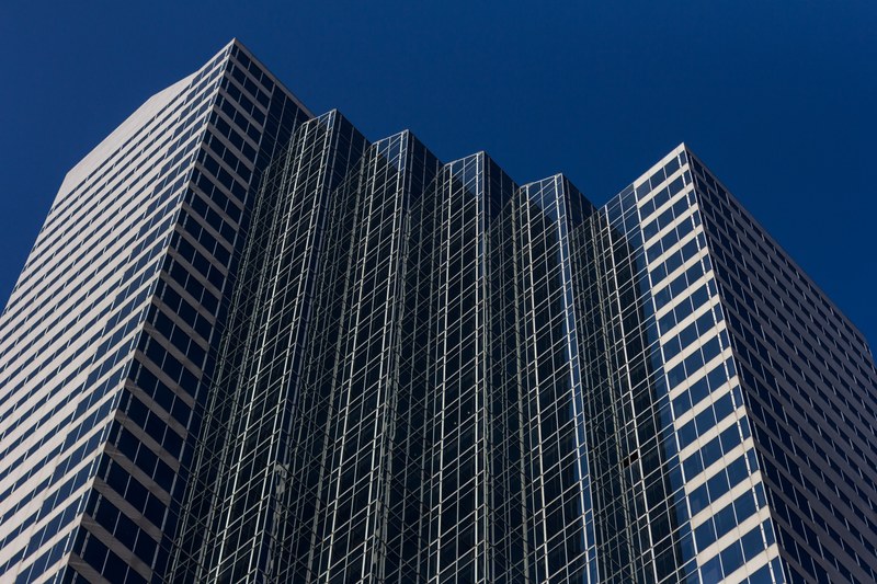 office building forms accordion fold shape with blue sky background, accordion office 4k