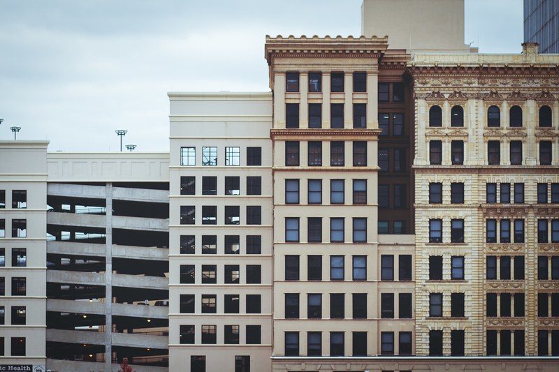 sloping ramps of a parking garage integrated into a highrise in dayton, plenty of parking 4k