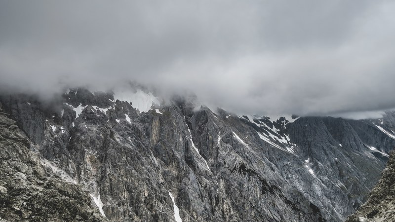 fog covers the mountain tops of wankspitze in tyrol austria, fog covered mountain tops in wankspitze 4k