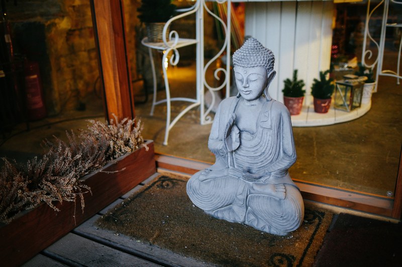 a buddha statue sitting on a back porch of someones house in rotermanni, rotermanni buddha 4k