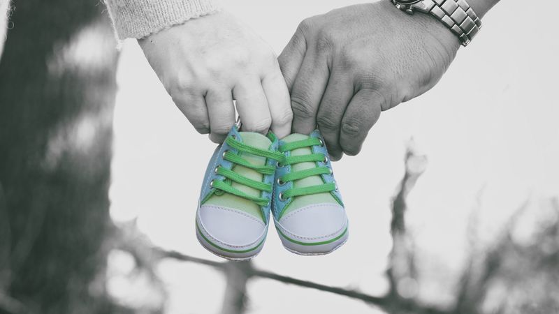 shoes, hands, child, love, 4k