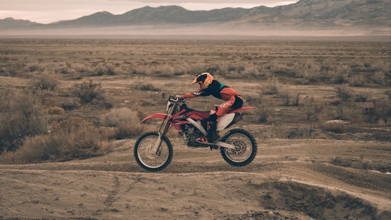 motorcyclist, motorcycling, sand, 4k