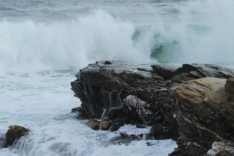 rock wafe and ocean 4k