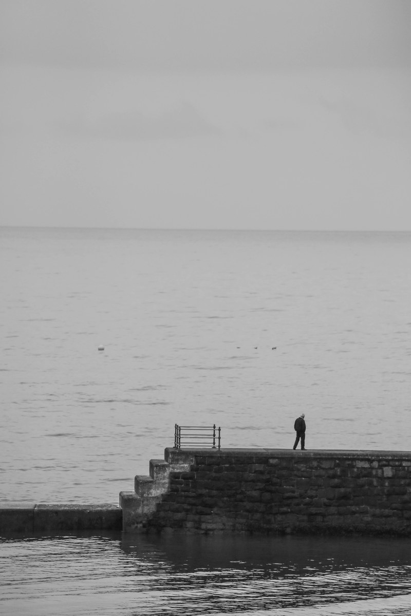 sea wale alone and man hd, 4k