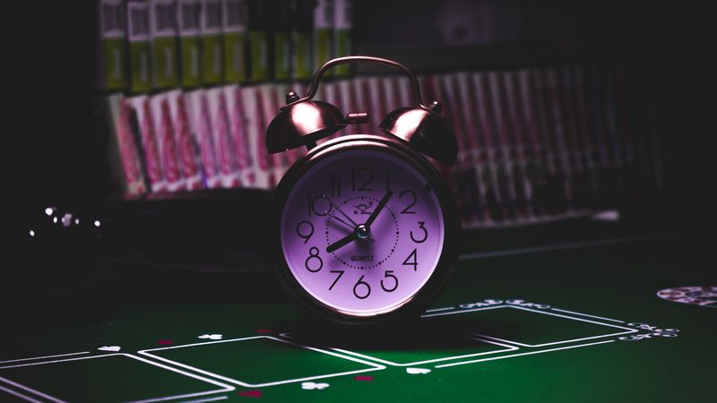 alarm clock, clock, dial, table, 4k