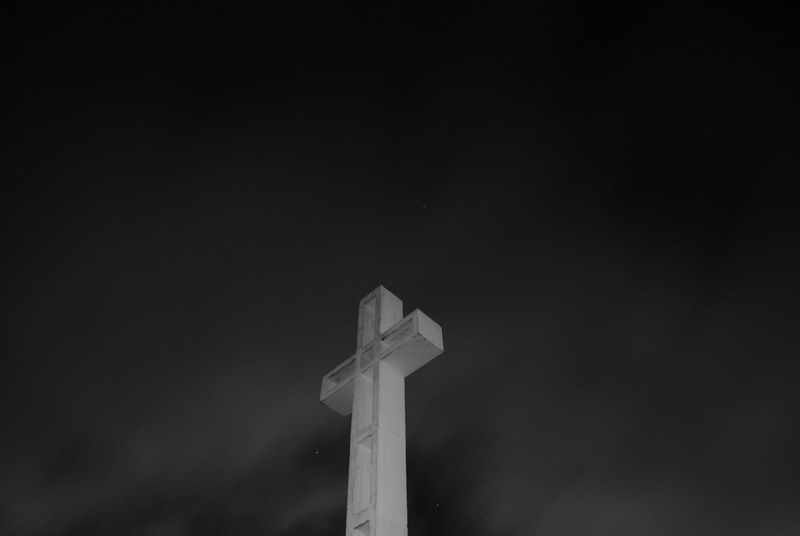 black and white shot of white cross on soledad mountain on dark sky background, monochrome soledad cross 4k