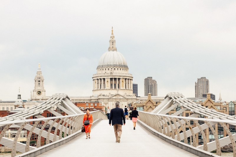 people walking over millennium bridge towards st_ pauls church in london, millennium bridge in london 4k