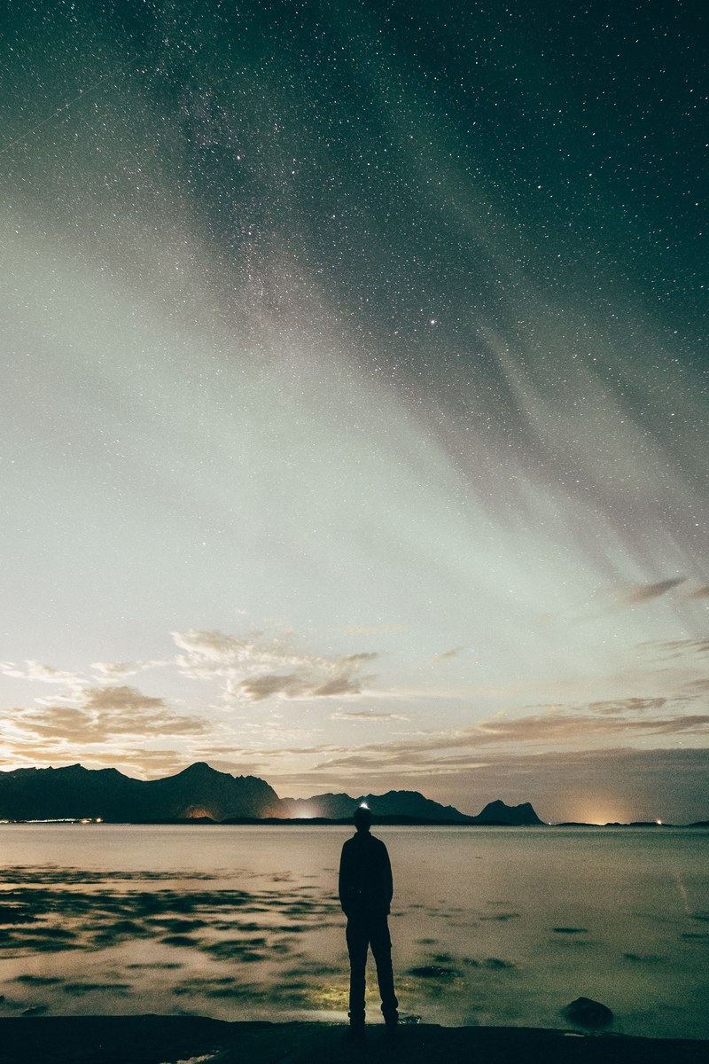 on a cold night in lofoten 4k
