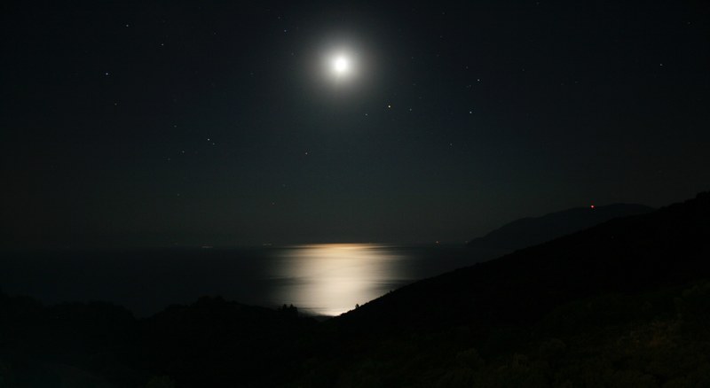 island moonlight 4k