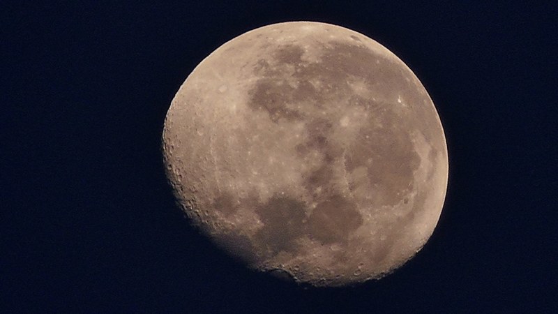 zoom dream night and moon 4k