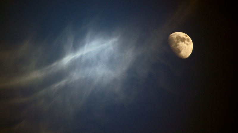 a waning moon on a cloudy night sky, under a waning moon 4k