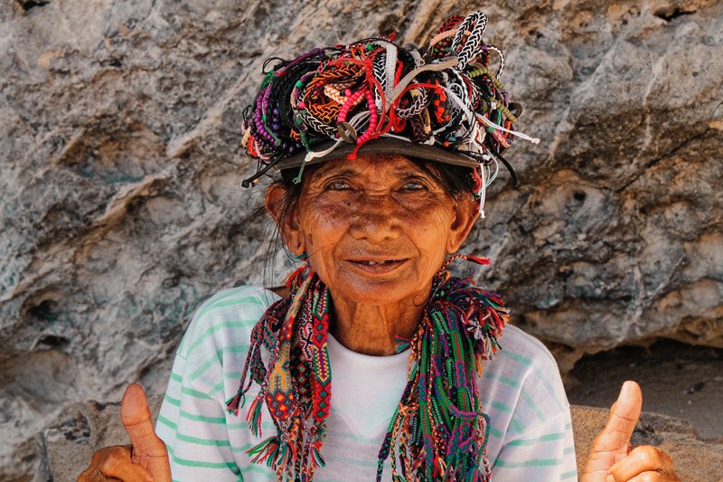 bracelet bali woman and old 4k