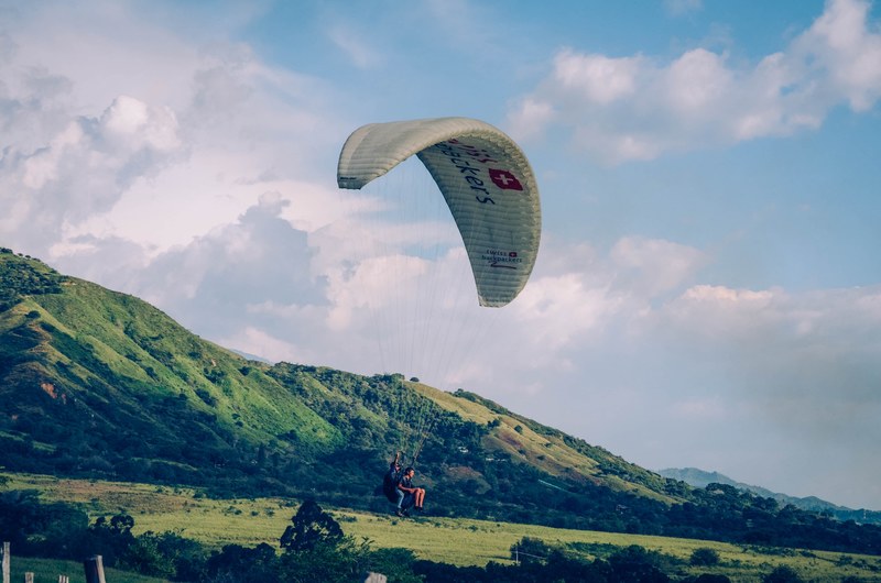 parachite flying landing and tandem 4k