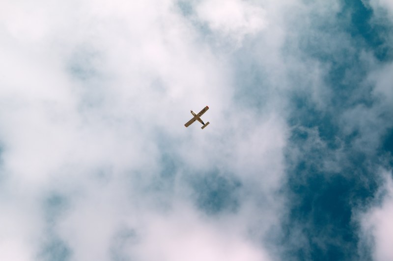 flight plane cloudy and cloud 4k