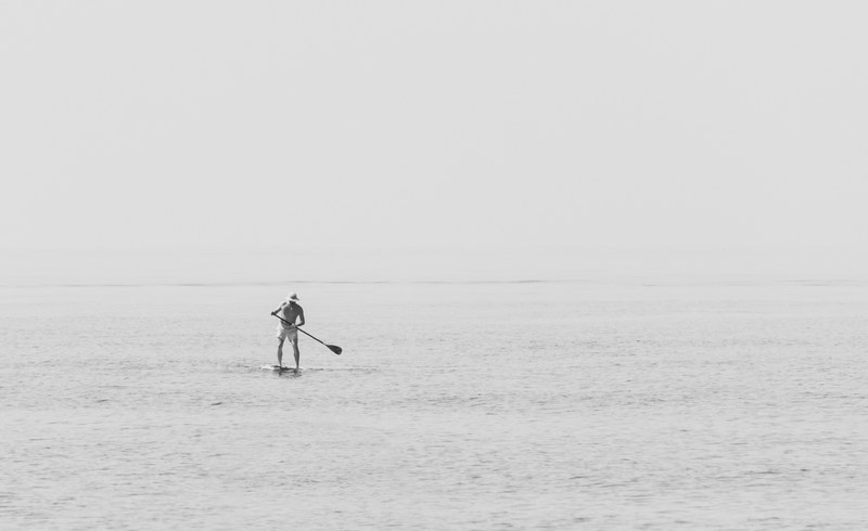 monochrome black and white minimal and stand 4k