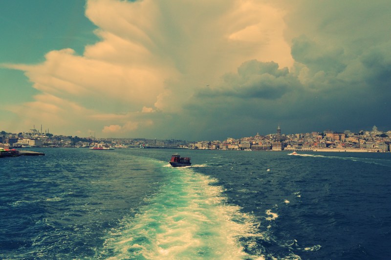 wake boat water and cloud 4k