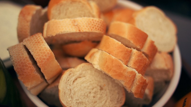 basket of sliced french bread on the table at a restaurant, bread basket 4k