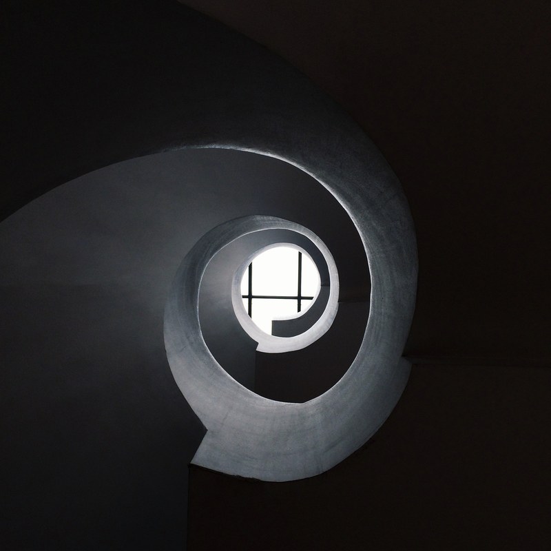 view from the bottom of a dark spiral well, dark spiral well 4k